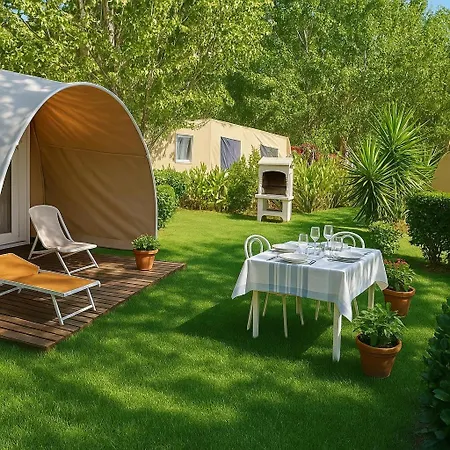 International Glamping Di Bracciano キャンプ場 3*